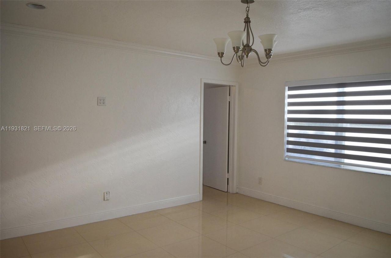 10840 Westwood Lake Dr, Miami, FL 33165 Photo