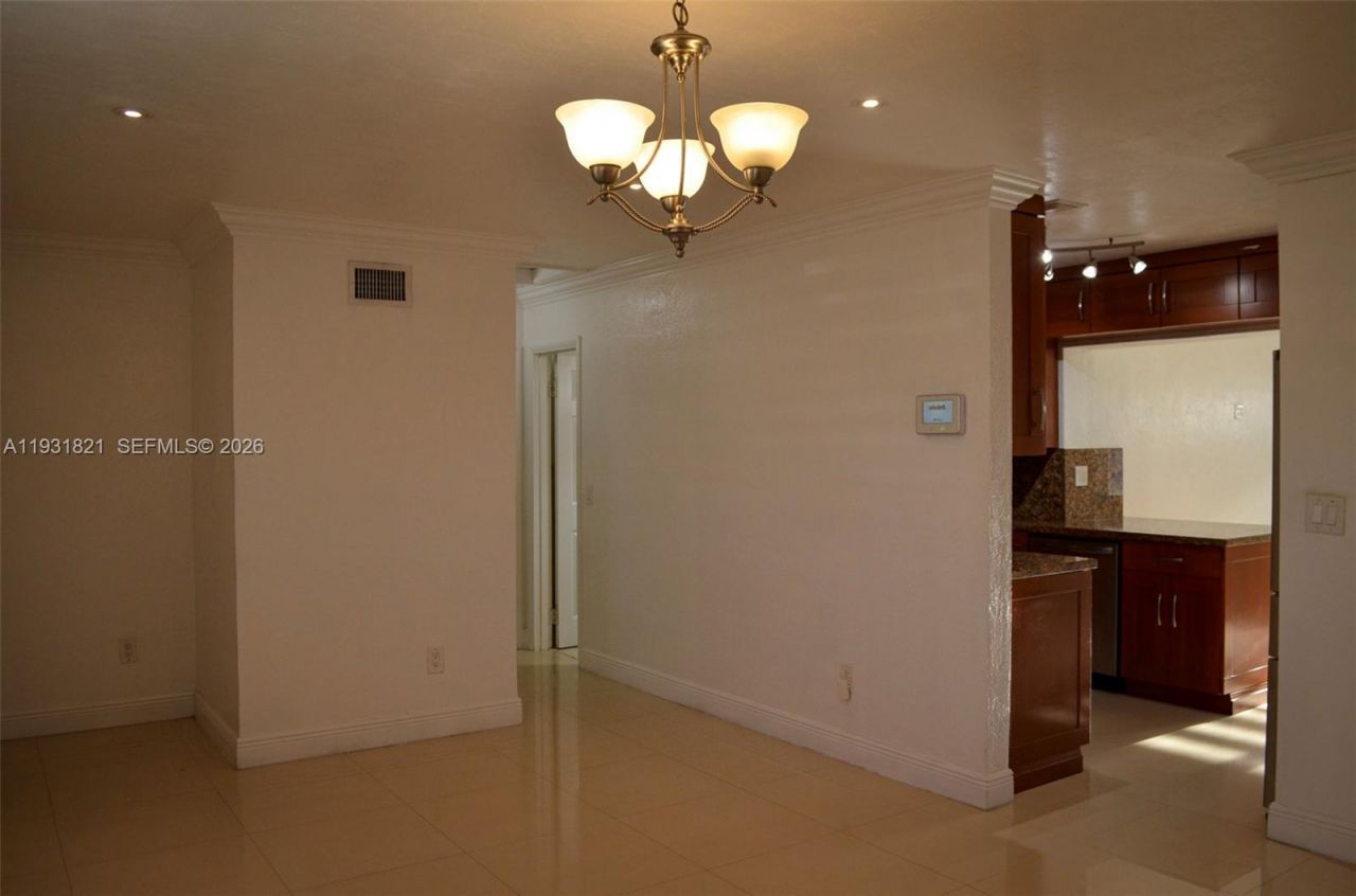 10840 Westwood Lake Dr, Miami, FL 33165 Photo