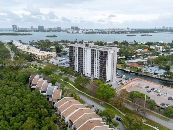 2500 NE 135th St, Unit C502, North Miami, FL 33181