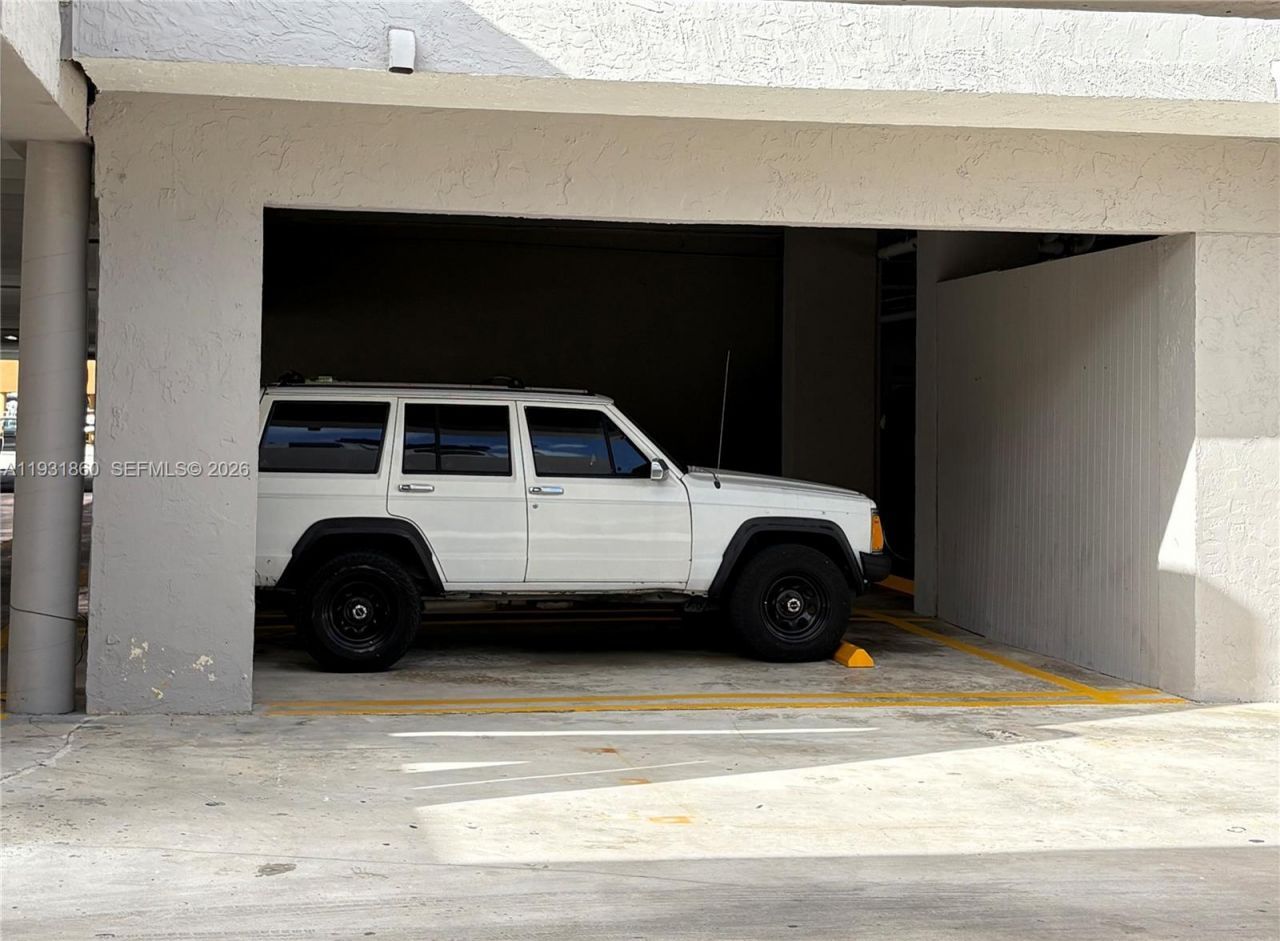 2500 NE 135th St, Unit C502, North Miami, FL 33181 Photo