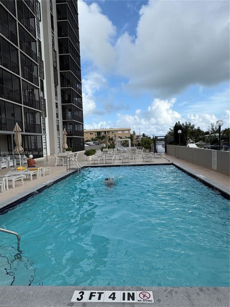 2500 NE 135th St, Unit C502, North Miami, FL 33181 Photo