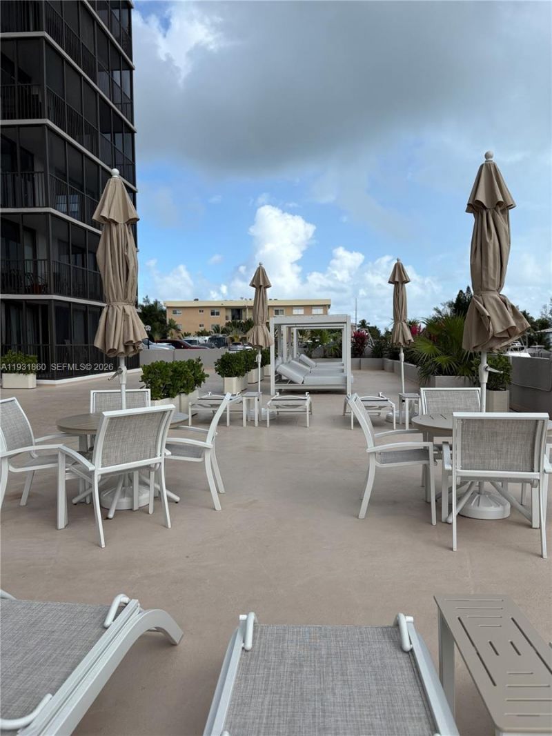 2500 NE 135th St, Unit C502, North Miami, FL 33181 Photo