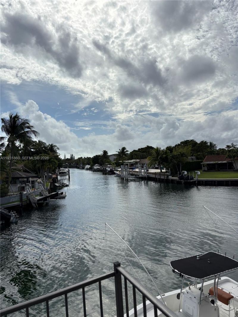 2500 NE 135th St, Unit C502, North Miami, FL 33181 Photo