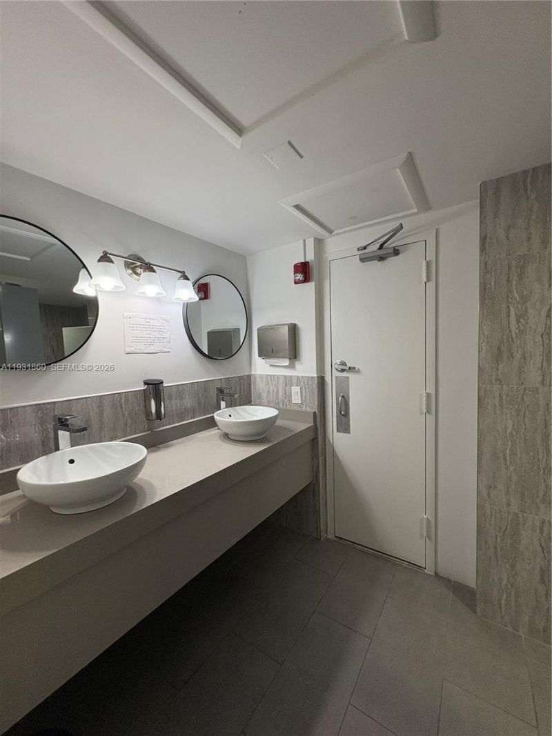 2500 NE 135th St, Unit C502, North Miami, FL 33181 Photo