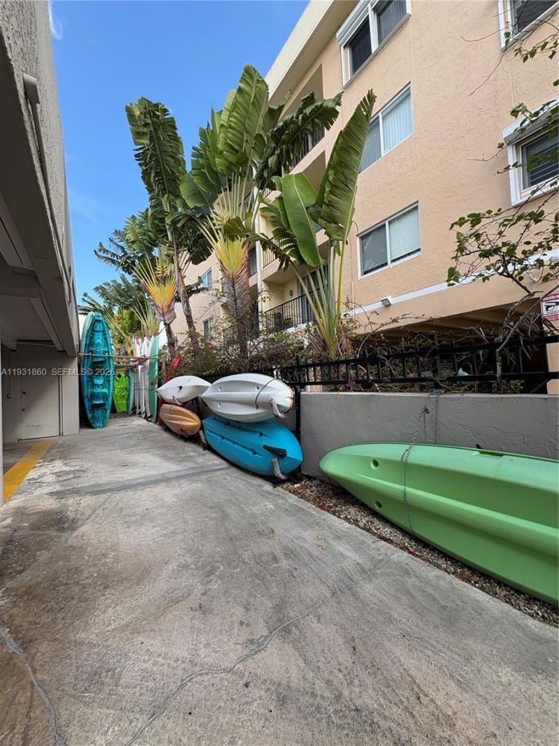 2500 NE 135th St, Unit C502, North Miami, FL 33181 Photo