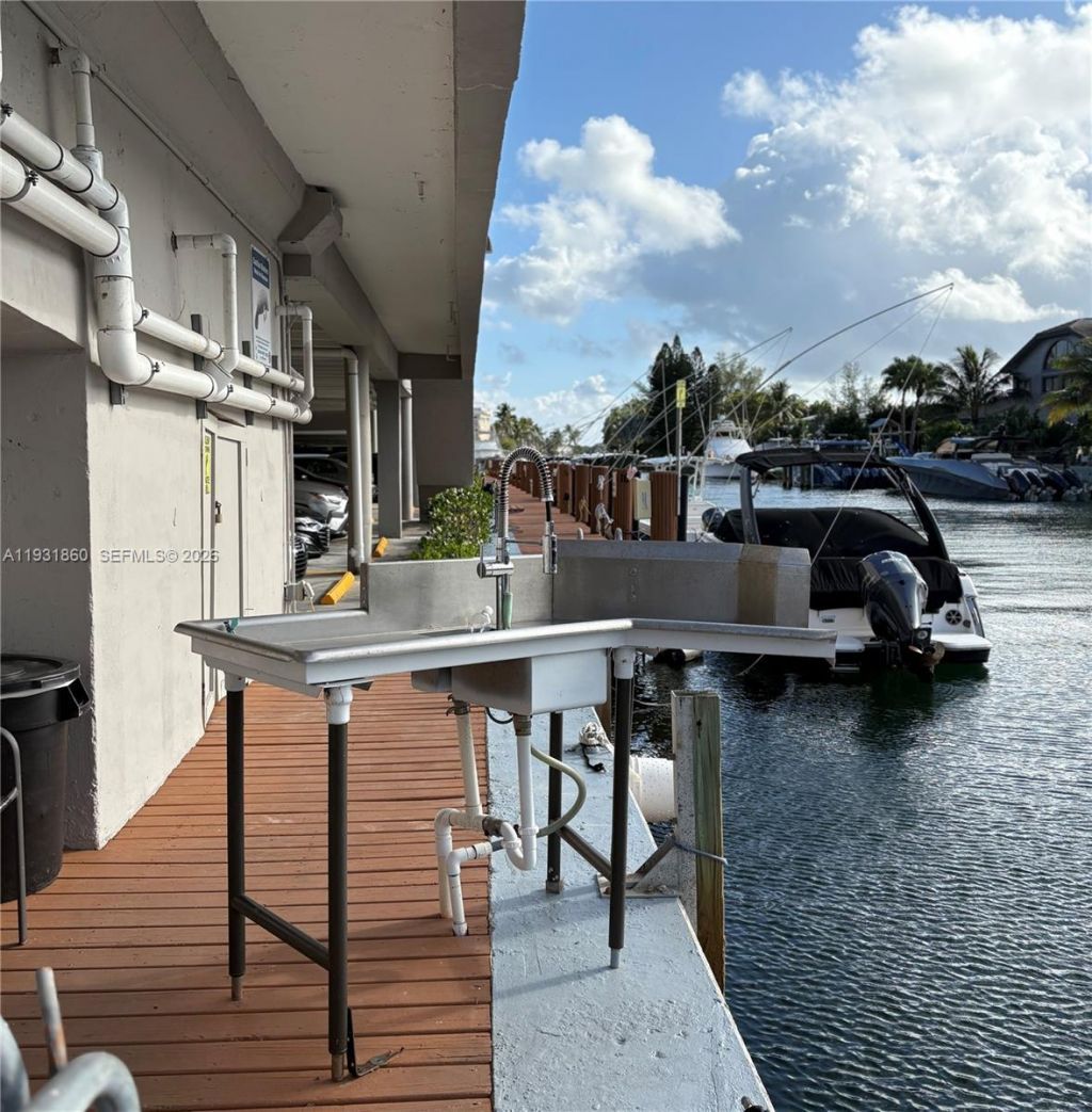 2500 NE 135th St, Unit C502, North Miami, FL 33181 Photo