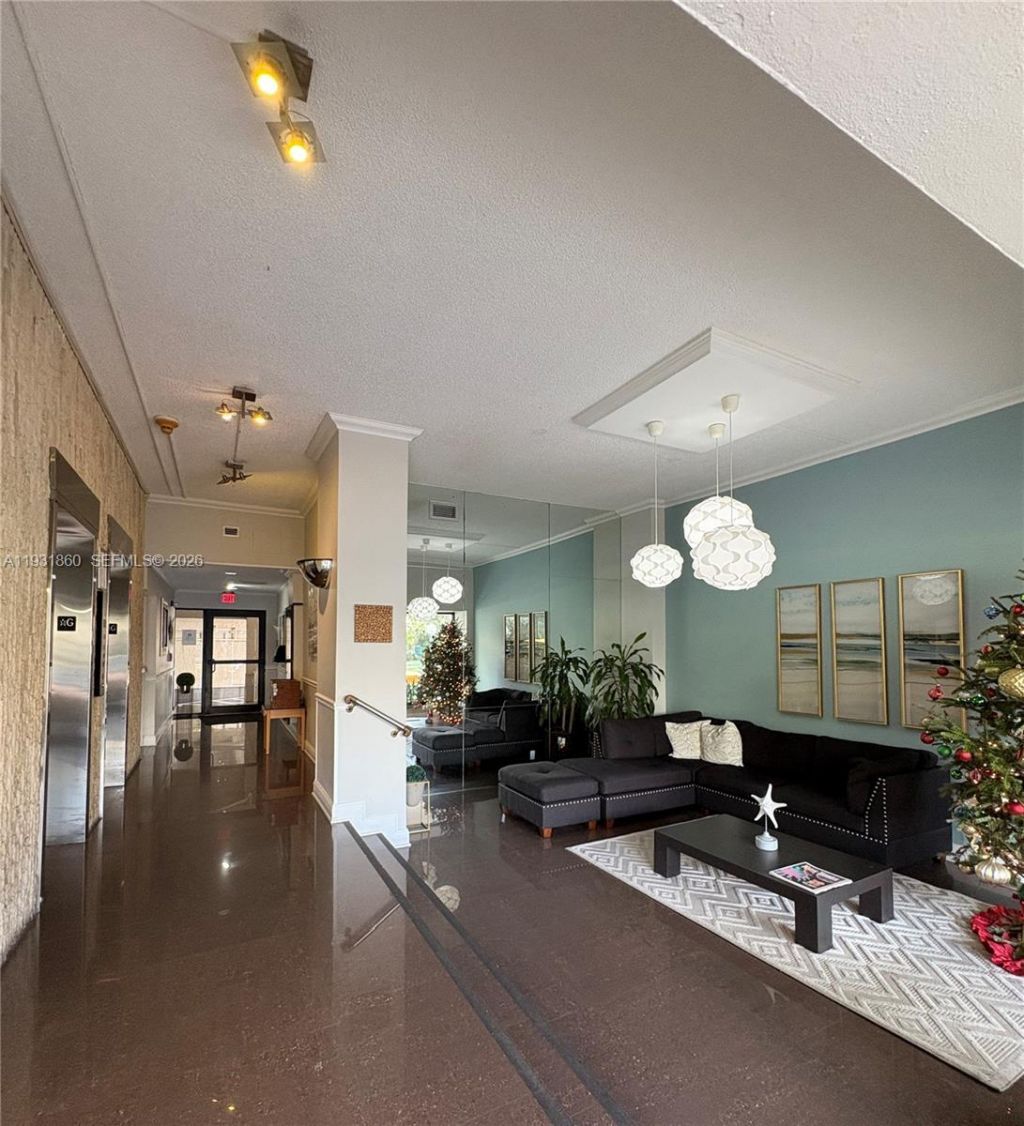 2500 NE 135th St, Unit C502, North Miami, FL 33181 Photo