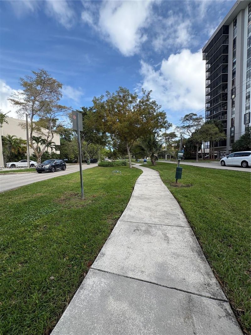 2500 NE 135th St, Unit C502, North Miami, FL 33181 Photo