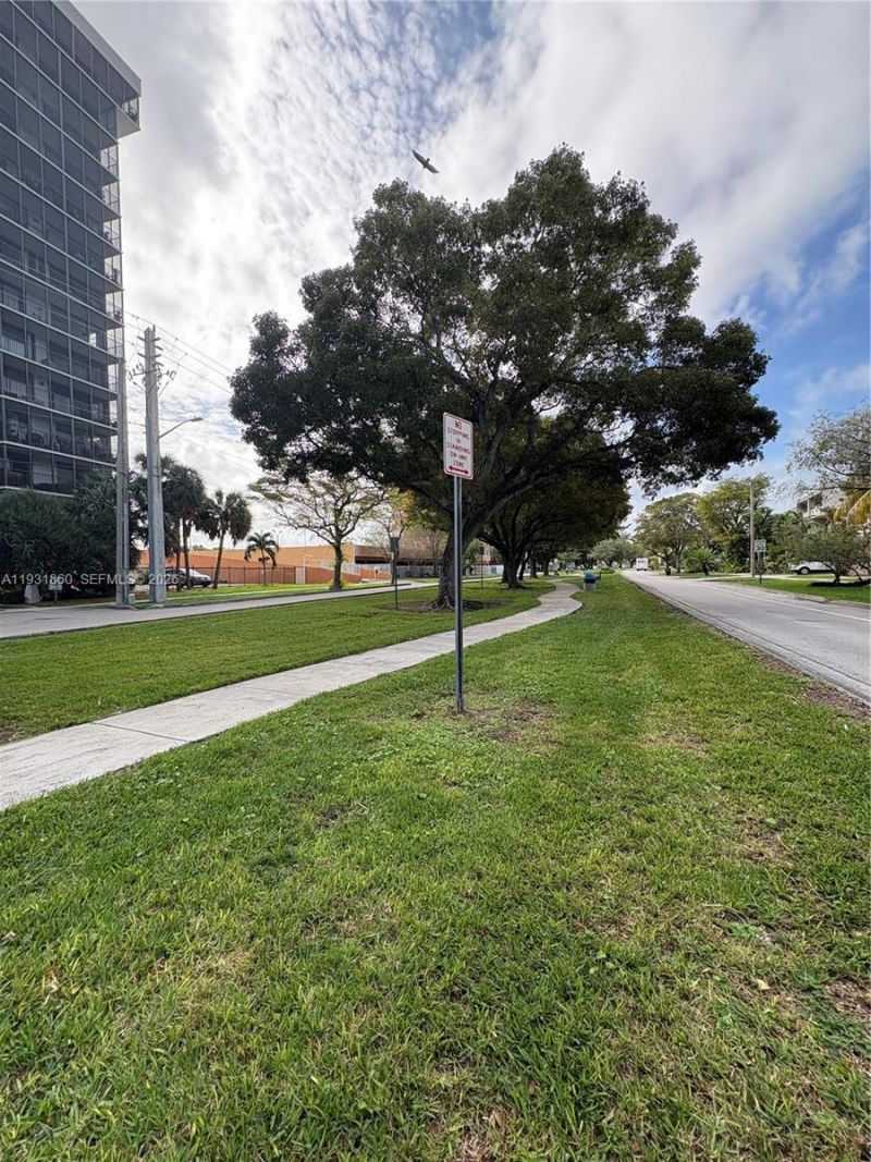 2500 NE 135th St, Unit C502, North Miami, FL 33181 Photo