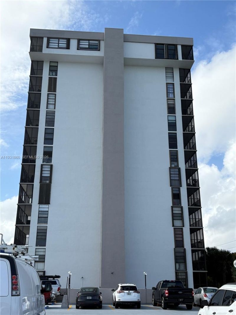 2500 NE 135th St, Unit C502, North Miami, FL 33181 Photo
