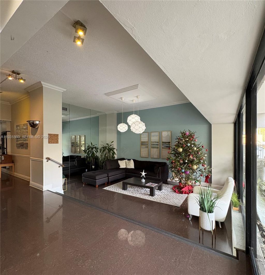 2500 NE 135th St, Unit C502, North Miami, FL 33181 Photo