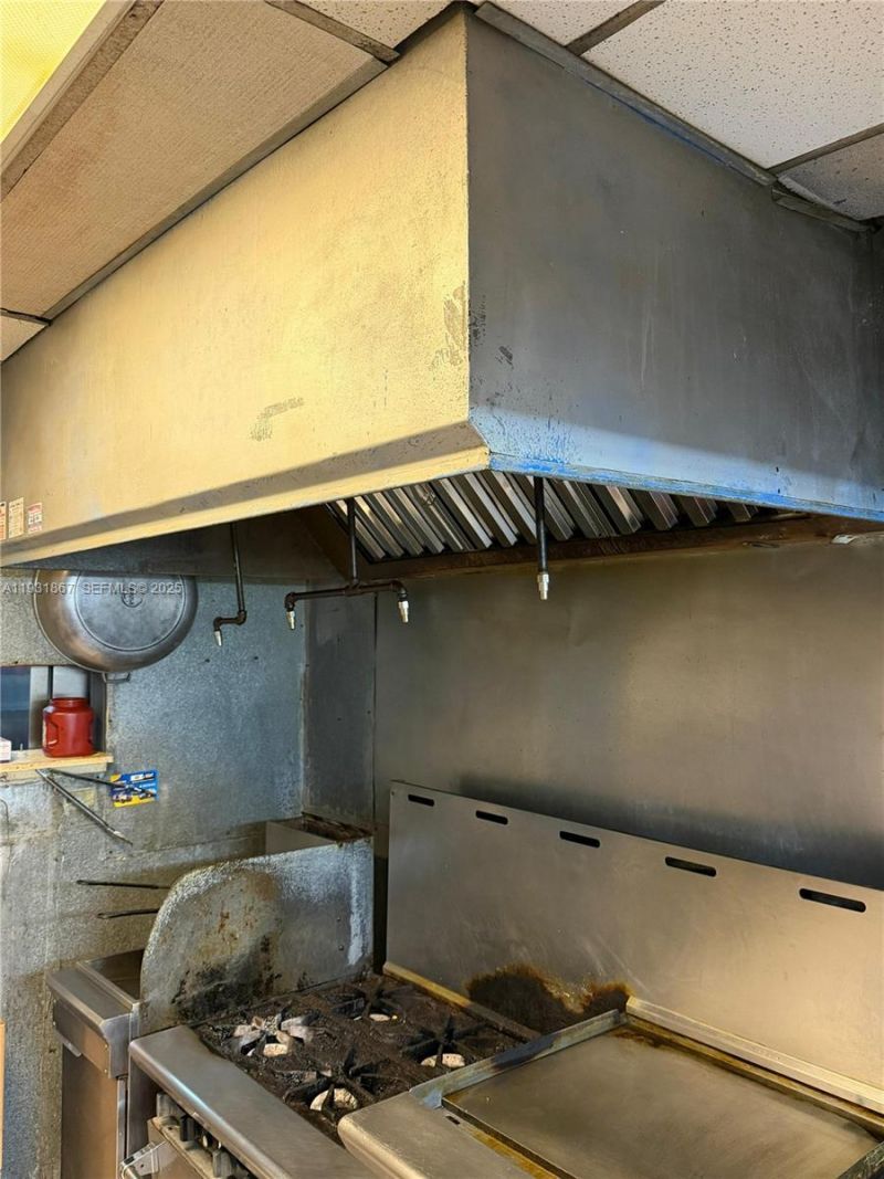 4700 NW 7th St Unit 12-13, Miami, FL 33126 Photo