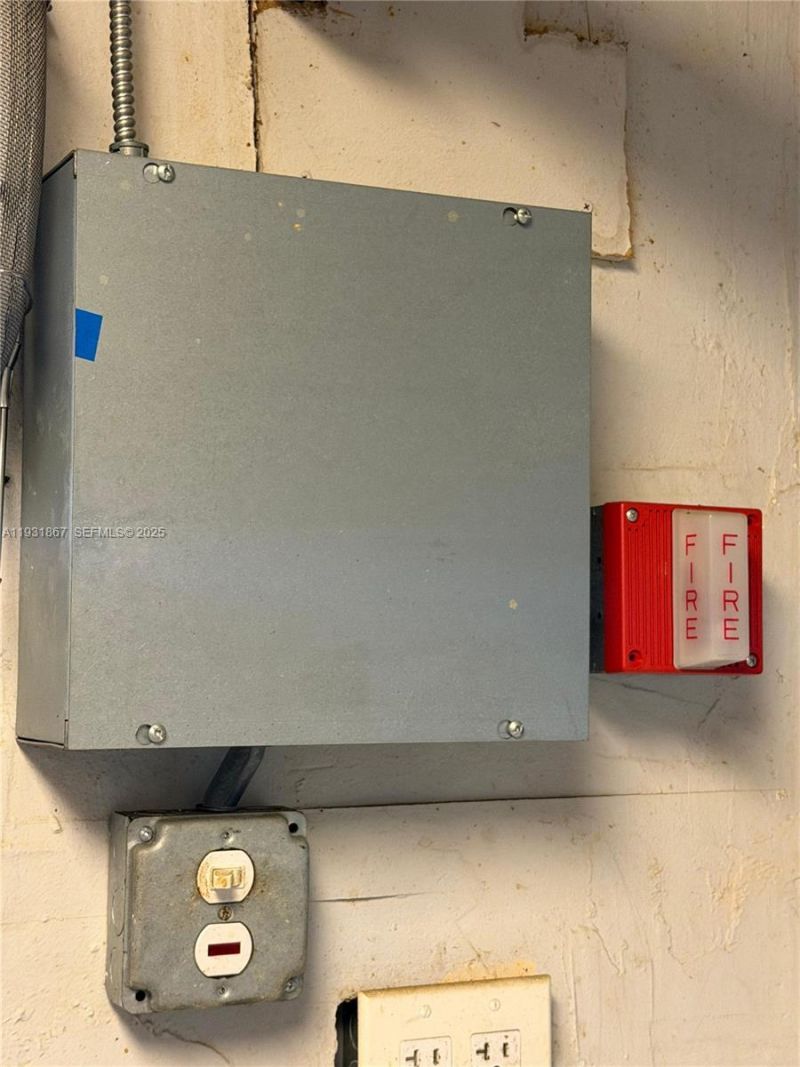 4700 NW 7th St Unit 12-13, Miami, FL 33126 Photo