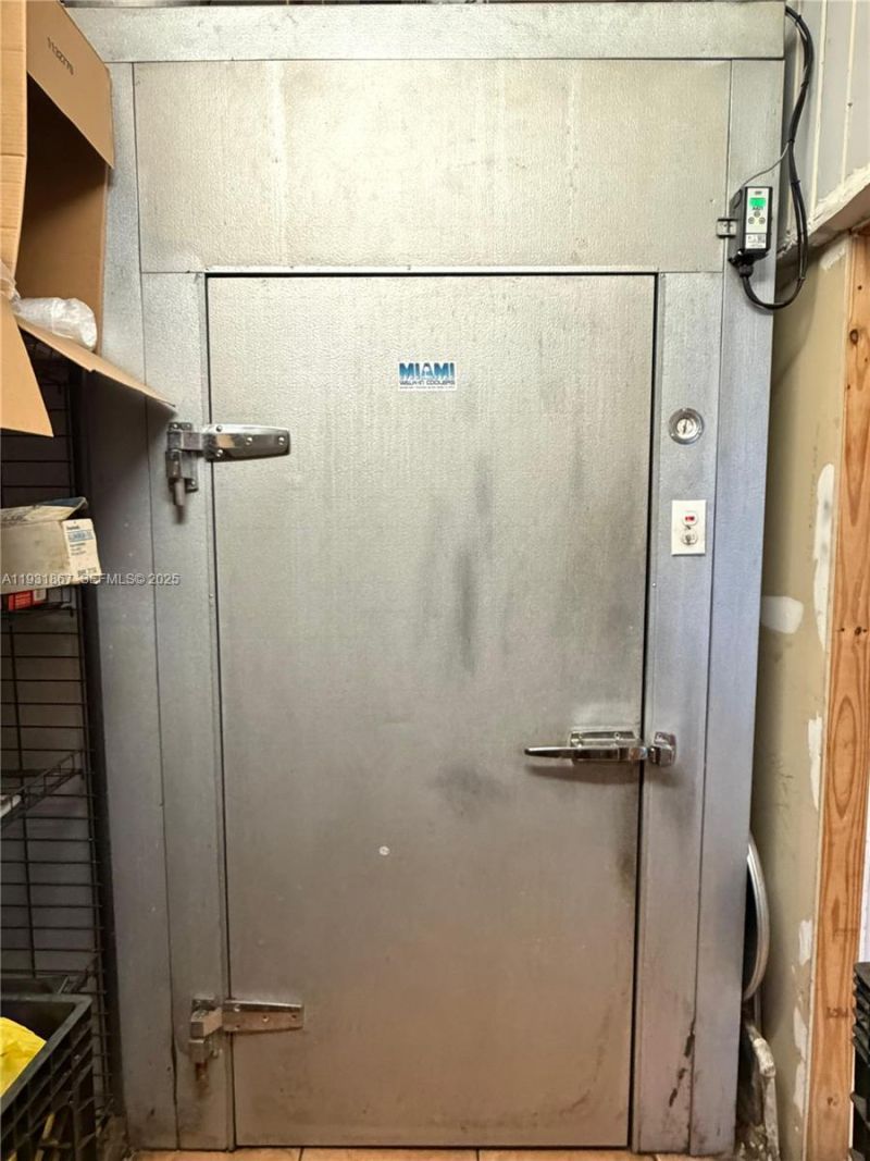 4700 NW 7th St Unit 12-13, Miami, FL 33126 Photo