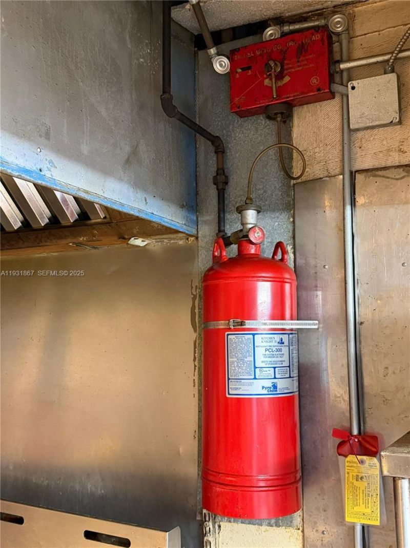 4700 NW 7th St Unit 12-13, Miami, FL 33126 Photo