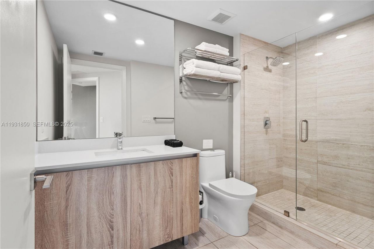 3900 Biscayne Blvd , Unit S-802, Miami, FL 33137 Photo