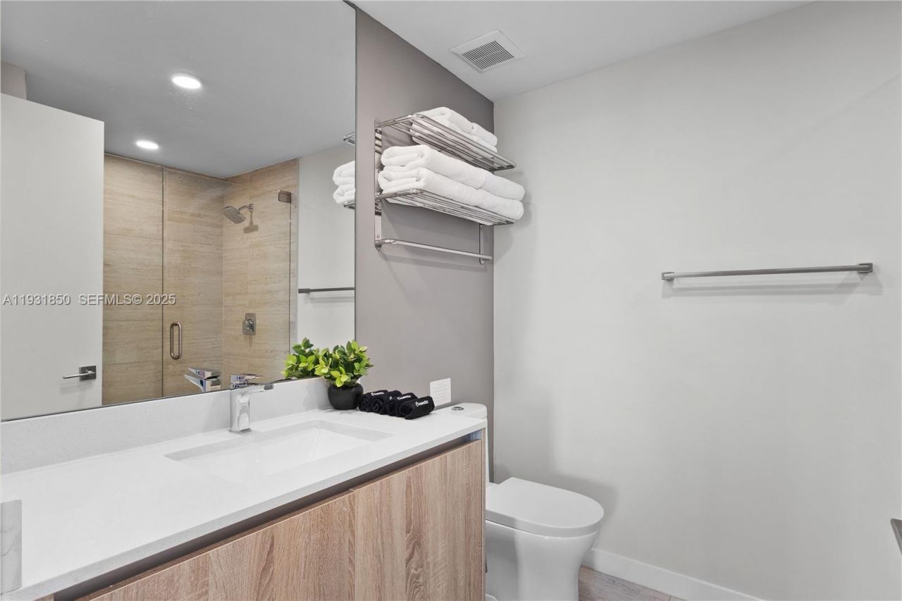 3900 Biscayne Blvd , Unit S-802, Miami, FL 33137 Photo