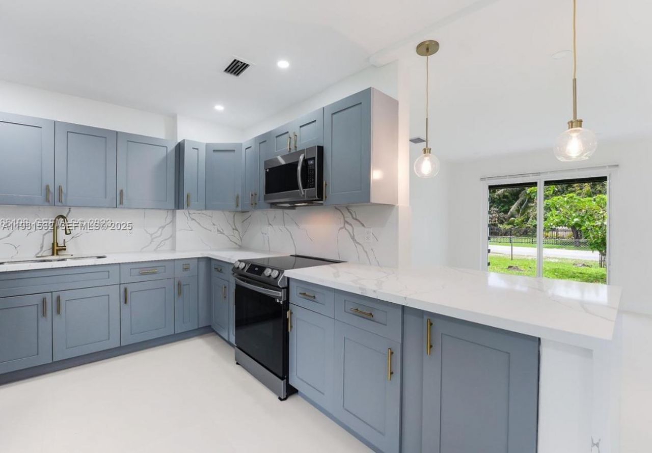 851 NW 146th St, Miami, FL 33168 Photo