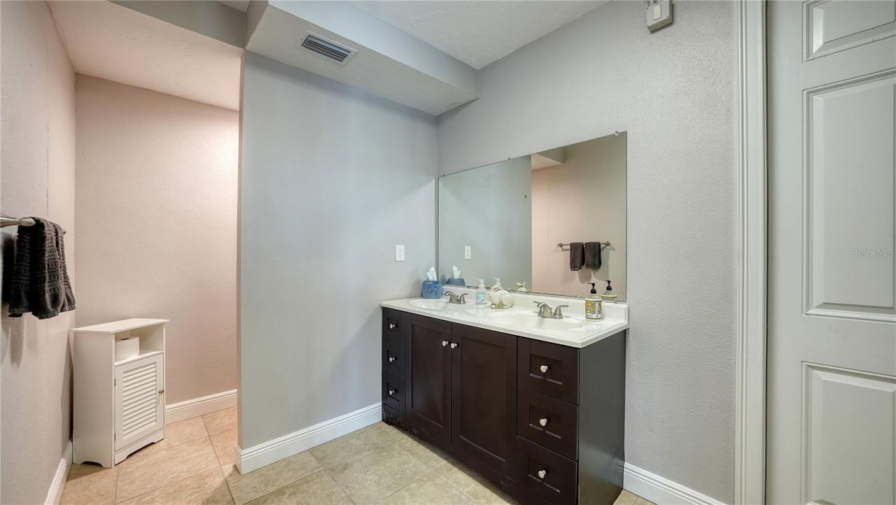 975 Whitakers Lane, Sarasota, FL 34236 Photo