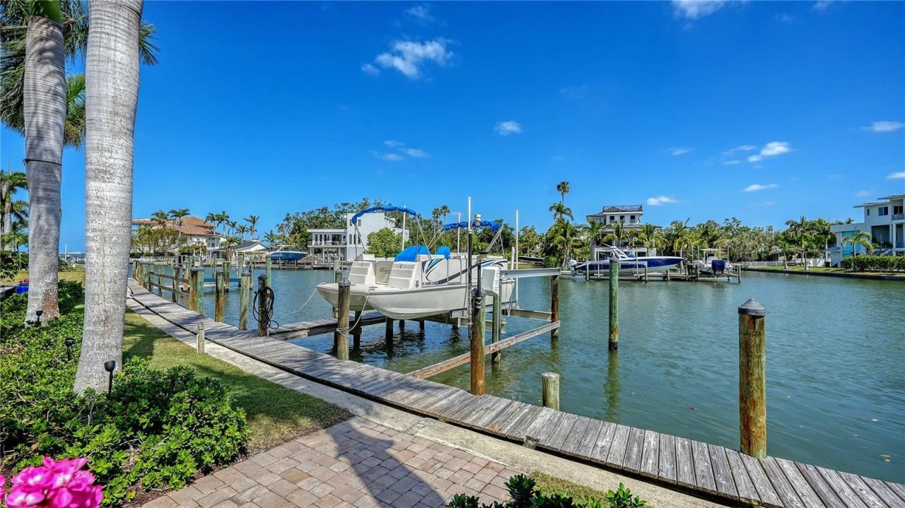 975 Whitakers Lane, Sarasota, FL 34236 Photo