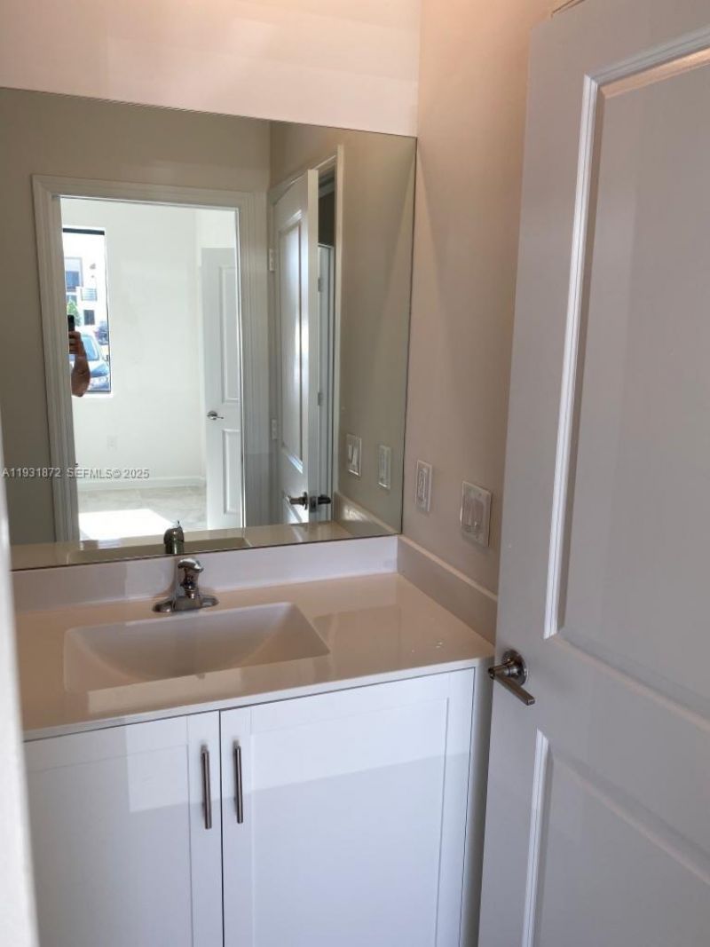 21065 NE 8th Ave, Miami, FL 33179 Photo