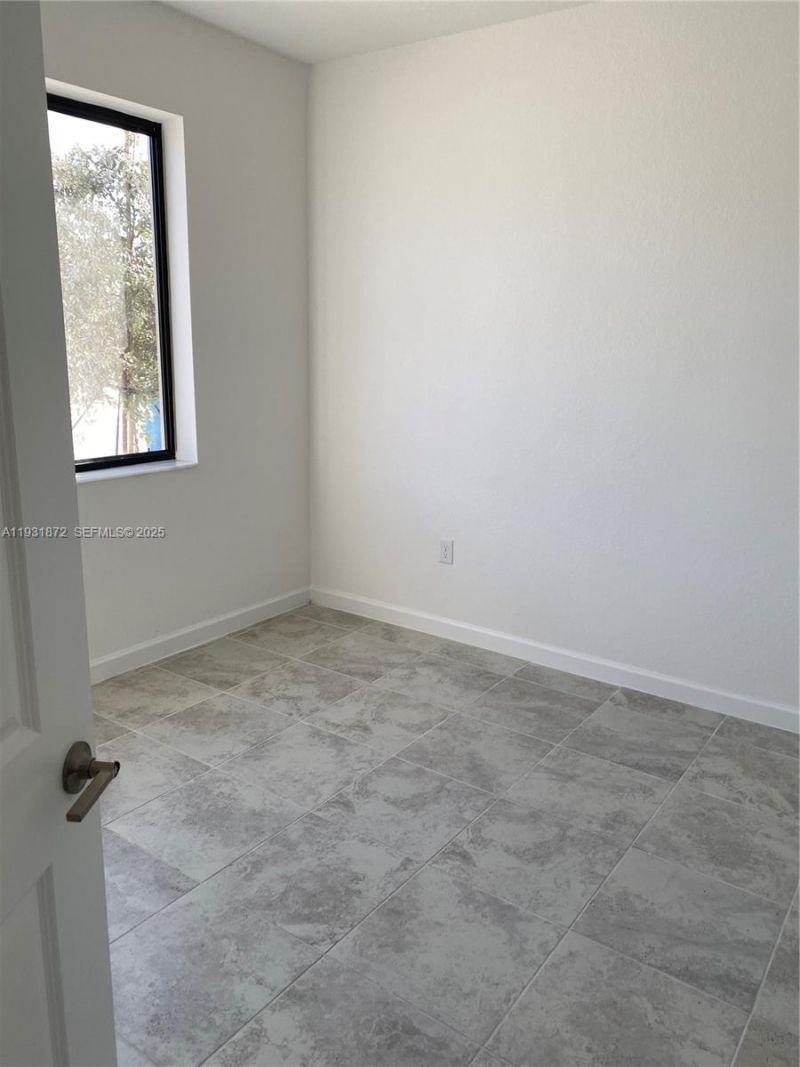 21065 NE 8th Ave, Miami, FL 33179 Photo