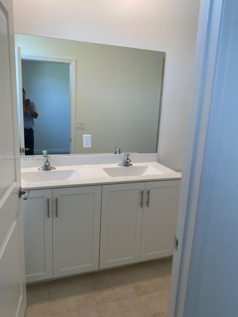 21065 NE 8th Ave, Miami, FL 33179 Photo