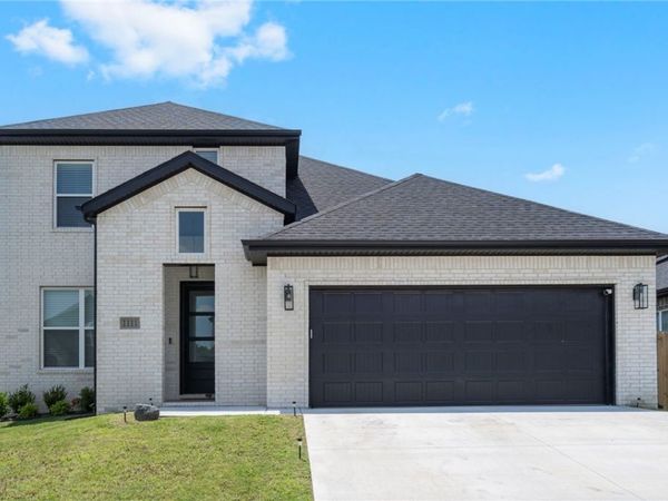 1111 Mammoth Street, Bentonville, AR 72713