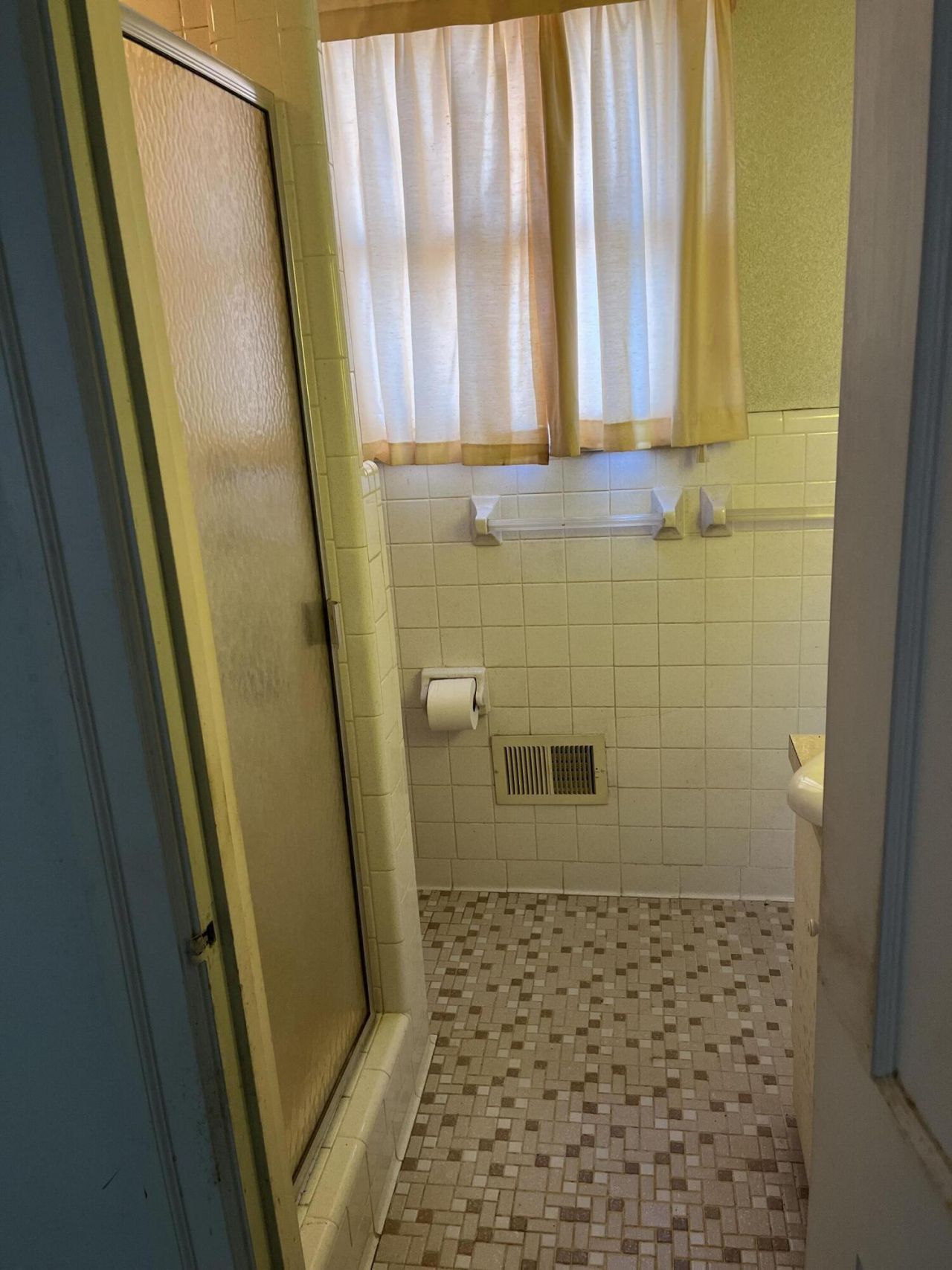 2565 Saint Matthews Road Photo 18