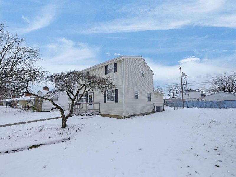 89 Postle Boulevard, Columbus, OH 43228 Photo 4