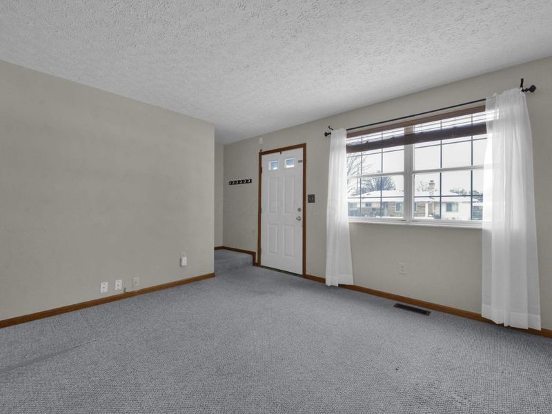 89 Postle Boulevard, Columbus, OH 43228 Photo 8