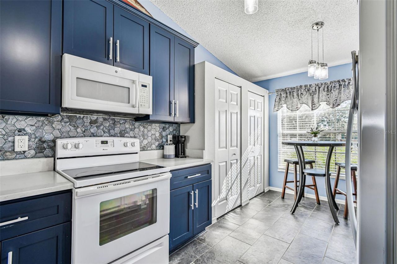 4210 Caddie Drive E, Unit 202, Bradenton, FL 34203 Photo