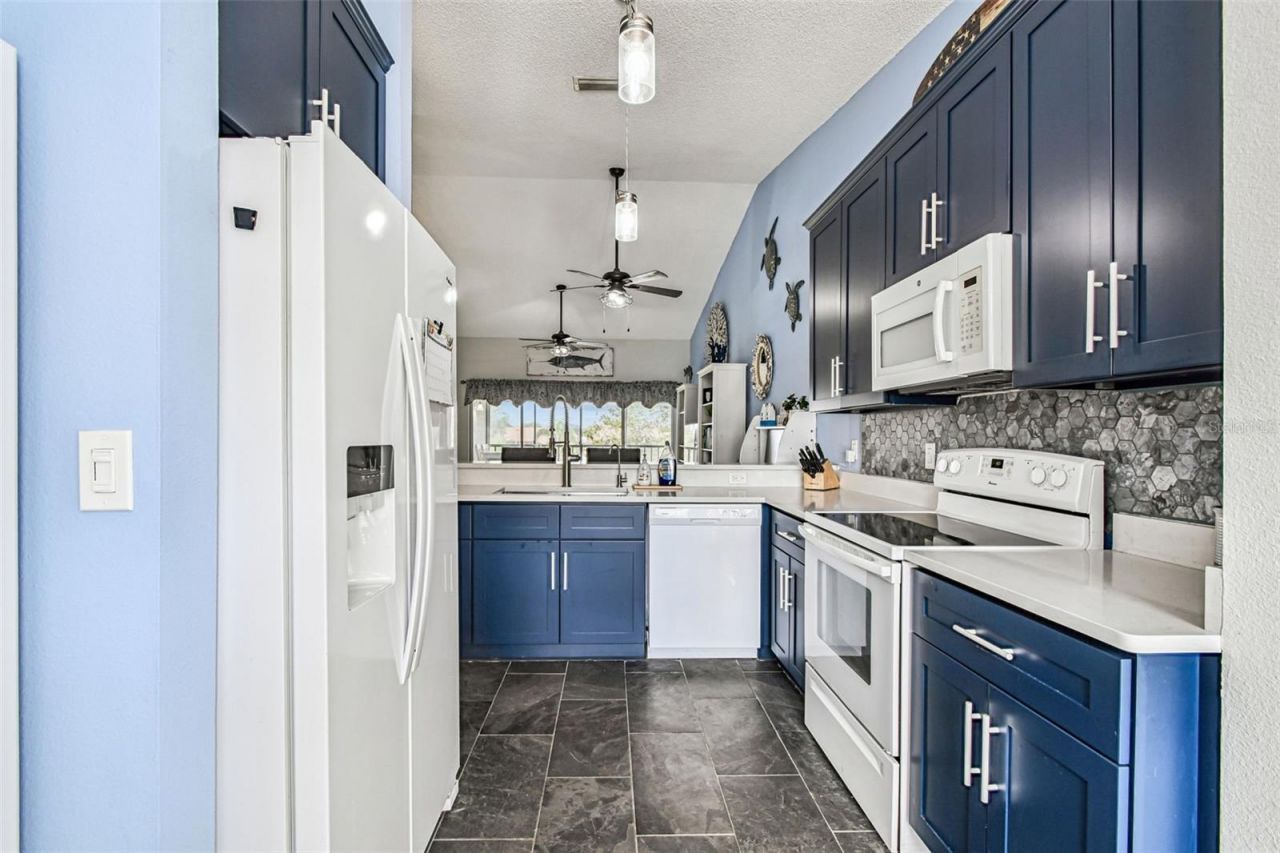 4210 Caddie Drive E, Unit 202, Bradenton, FL 34203 Photo