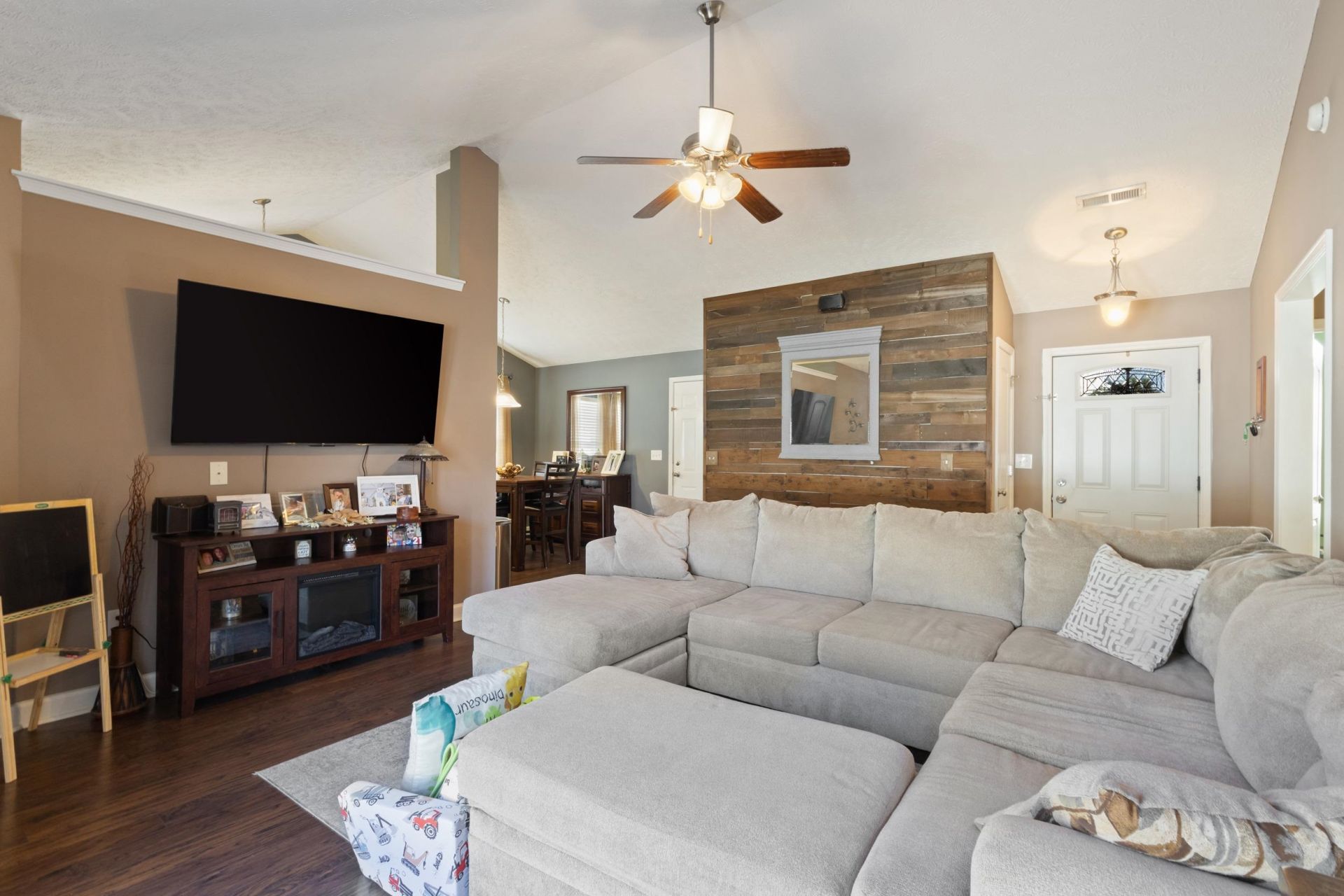 143 Heath Dr. Photo 10