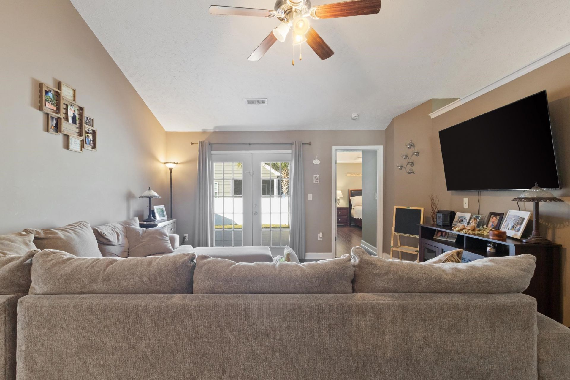 143 Heath Dr. Photo 8