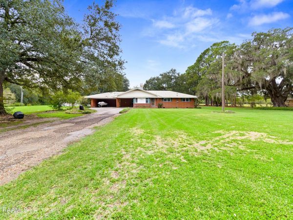 1060 Dupuis Road, Breaux Bridge, LA 70517