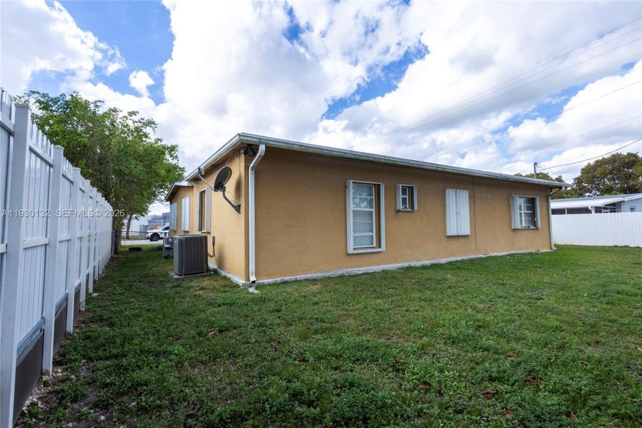 4151 SW 112th Ct, Miami, FL 33165 Photo