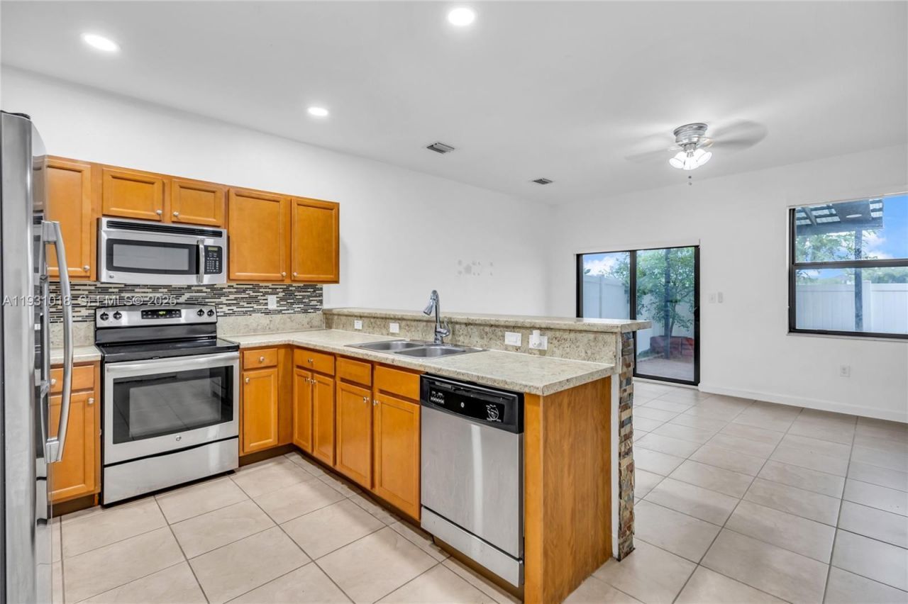 3549 W 89th Pl, Unit 3549, Hialeah, FL 33018 Photo