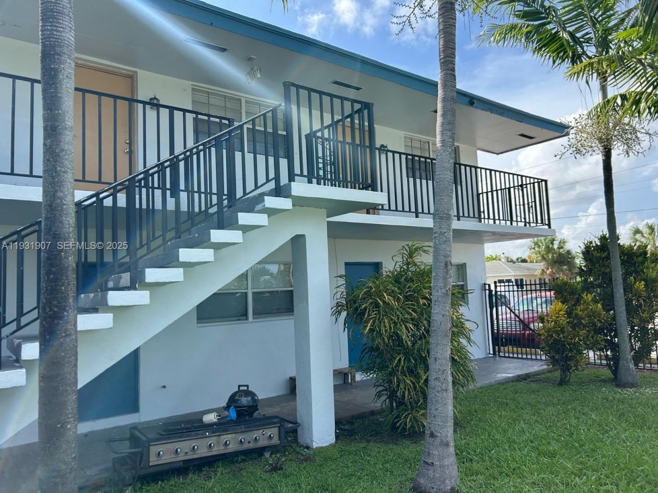 215 W Blue Heron Blvd , Riviera Beach, FL 33404 Photo