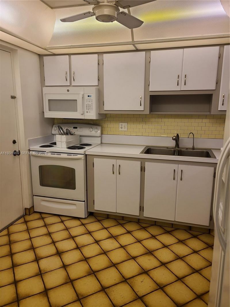 2306 S Cypress Bend Dr, Unit 418, Pompano Beach, FL 33069 Photo