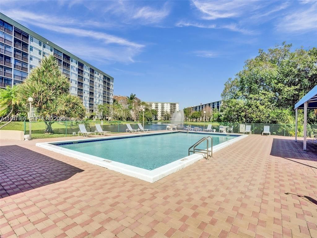 2306 S Cypress Bend Dr, Unit 418, Pompano Beach, FL 33069 Photo