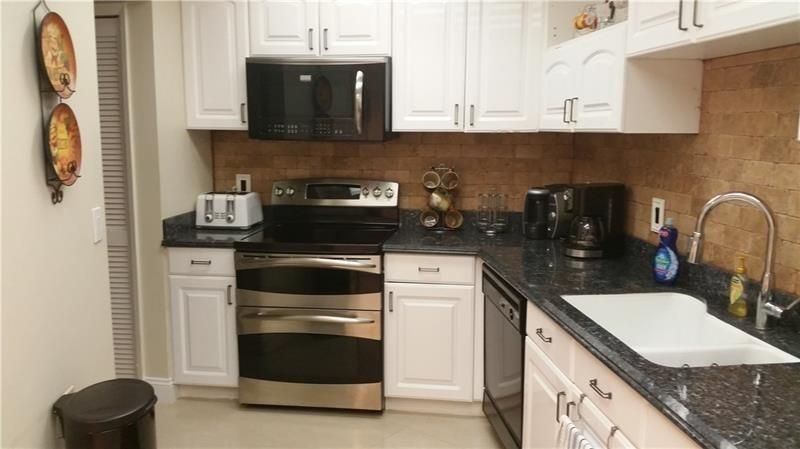 625 Oaks Drive, Unit 704, Pompano Beach, FL 33069 Photo