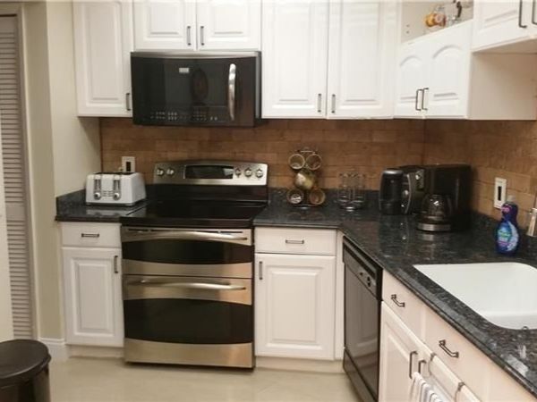 625 Oaks Drive, Unit 704, Pompano Beach, FL 33069