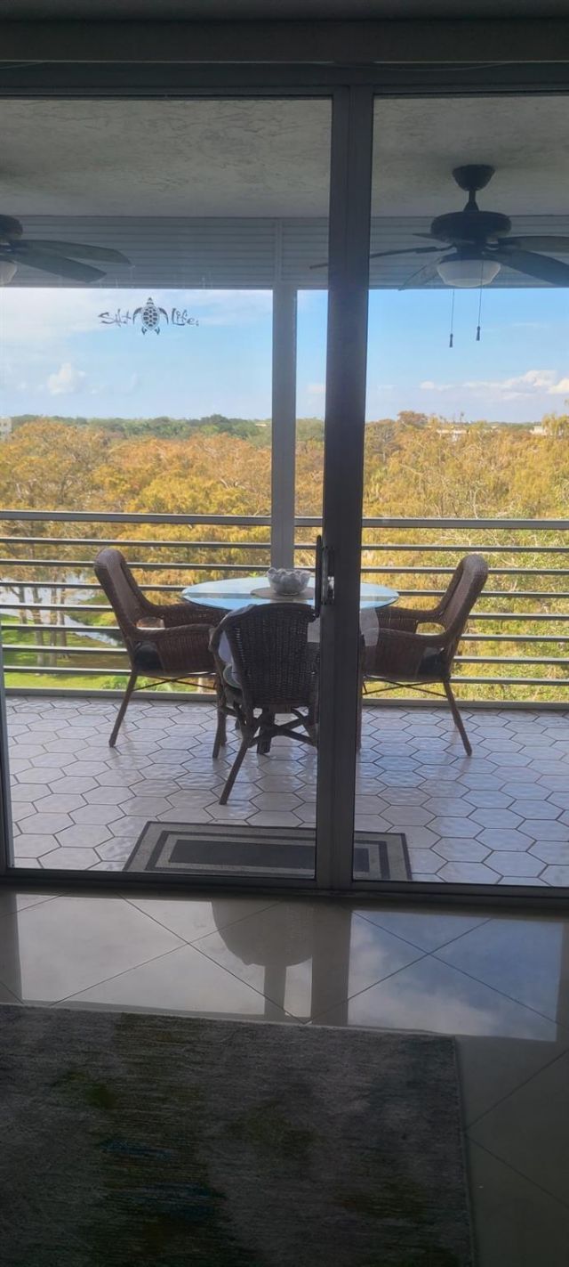 625 Oaks Drive, Unit 704, Pompano Beach, FL 33069 Photo