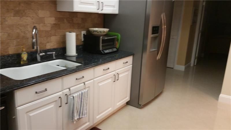 625 Oaks Drive, Unit 704, Pompano Beach, FL 33069 Photo