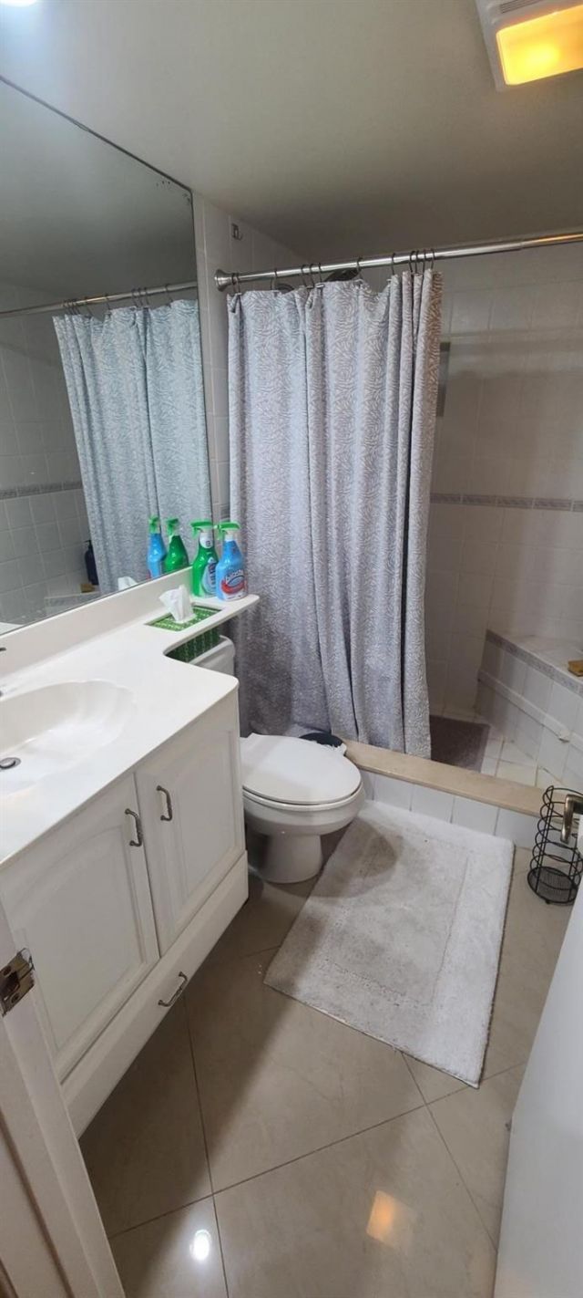 625 Oaks Drive, Unit 704, Pompano Beach, FL 33069 Photo