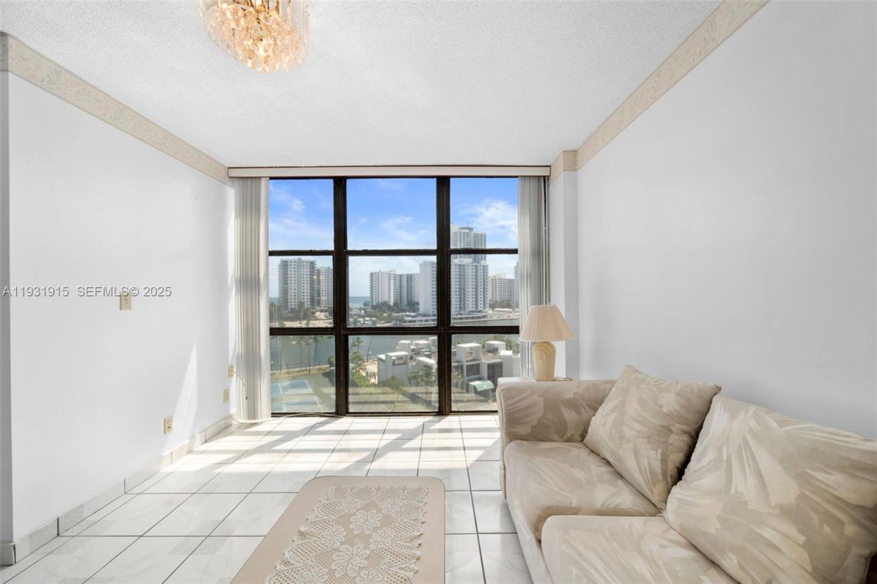 1000 Parkview Dr, Unit 828, Hallandale Beach, FL 33009 Photo