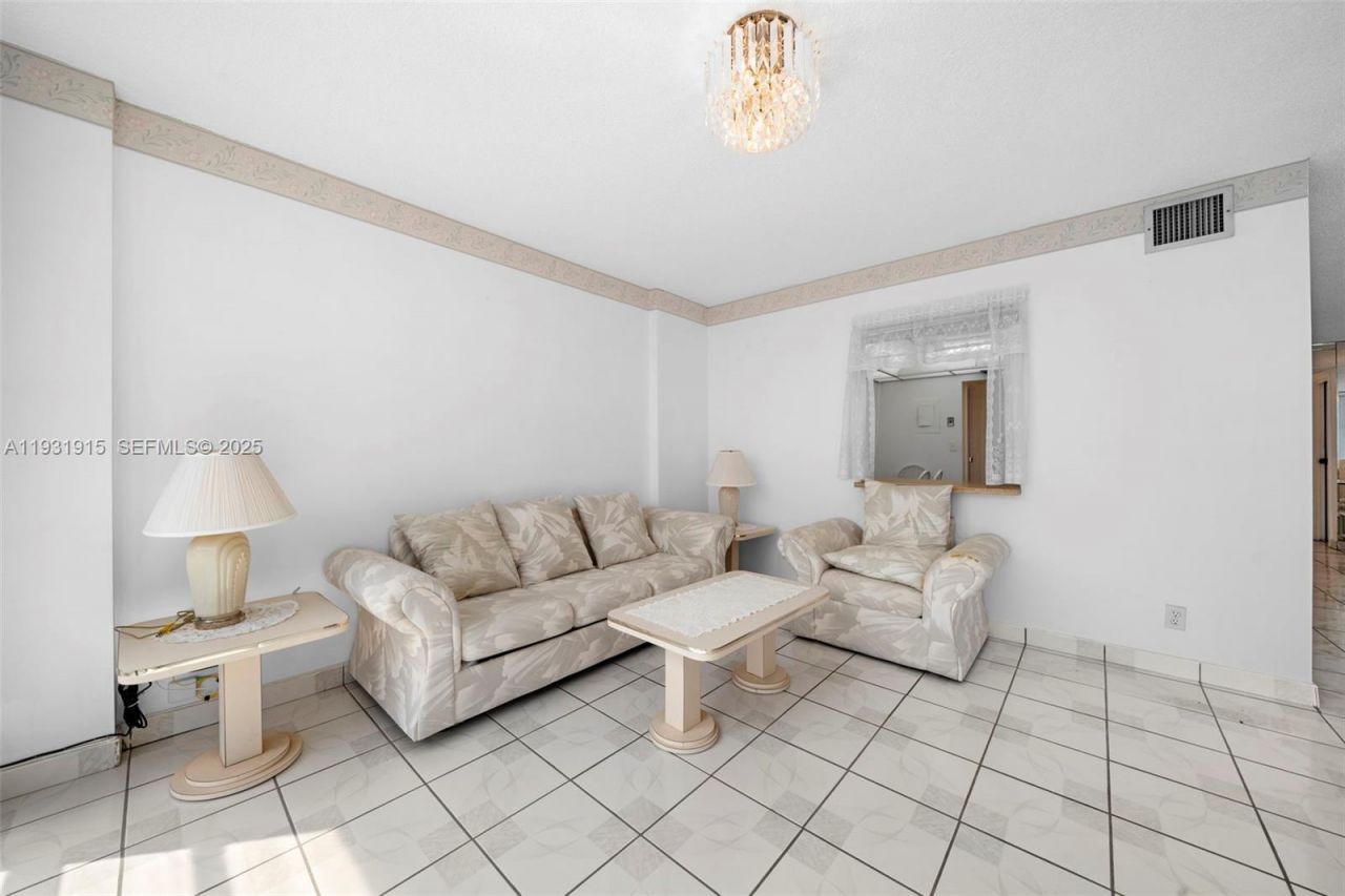 1000 Parkview Dr, Unit 828, Hallandale Beach, FL 33009 Photo