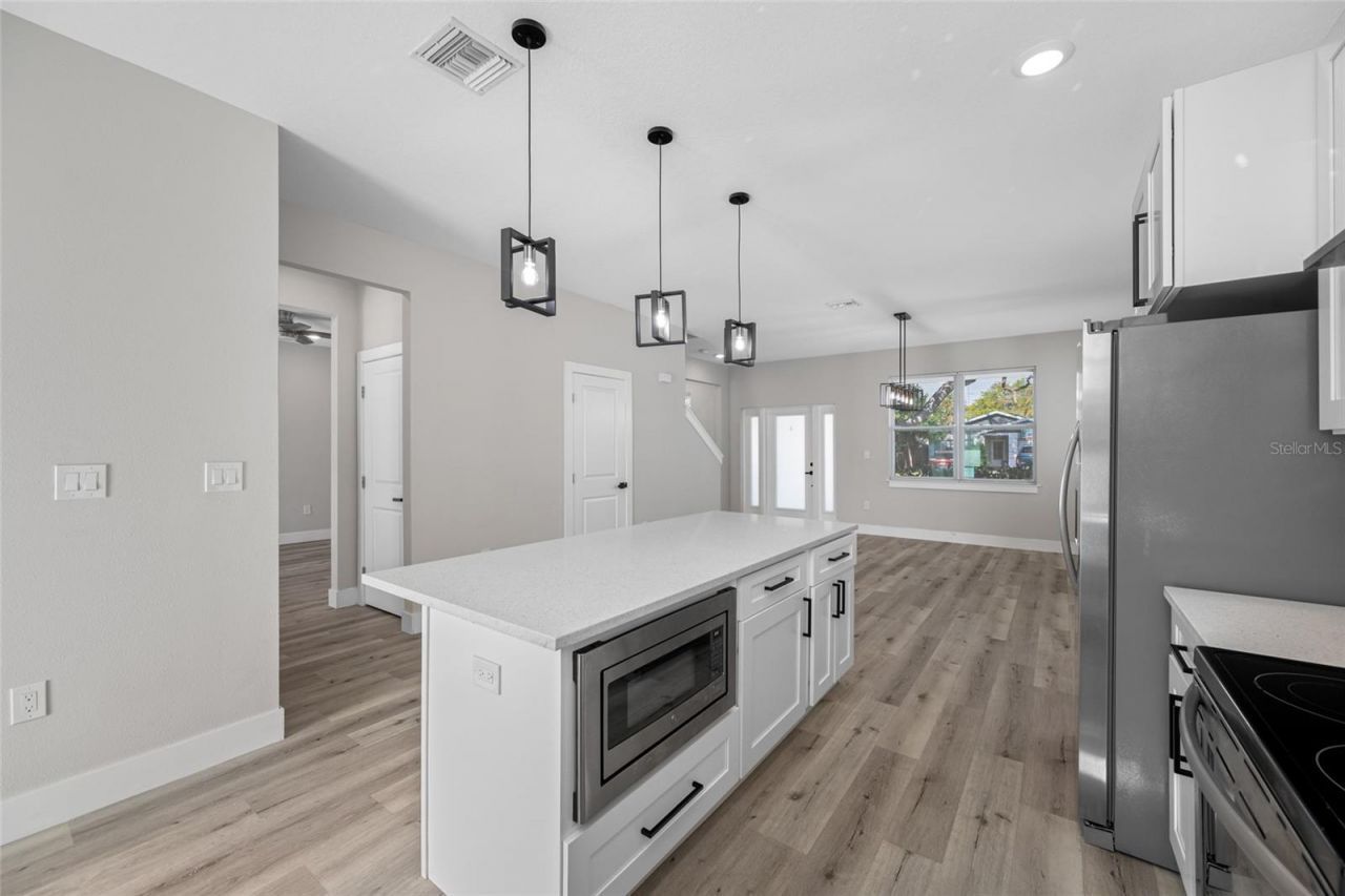 6910 Dartmouth Avenue N, Saint Petersburg, FL 33710 Photo