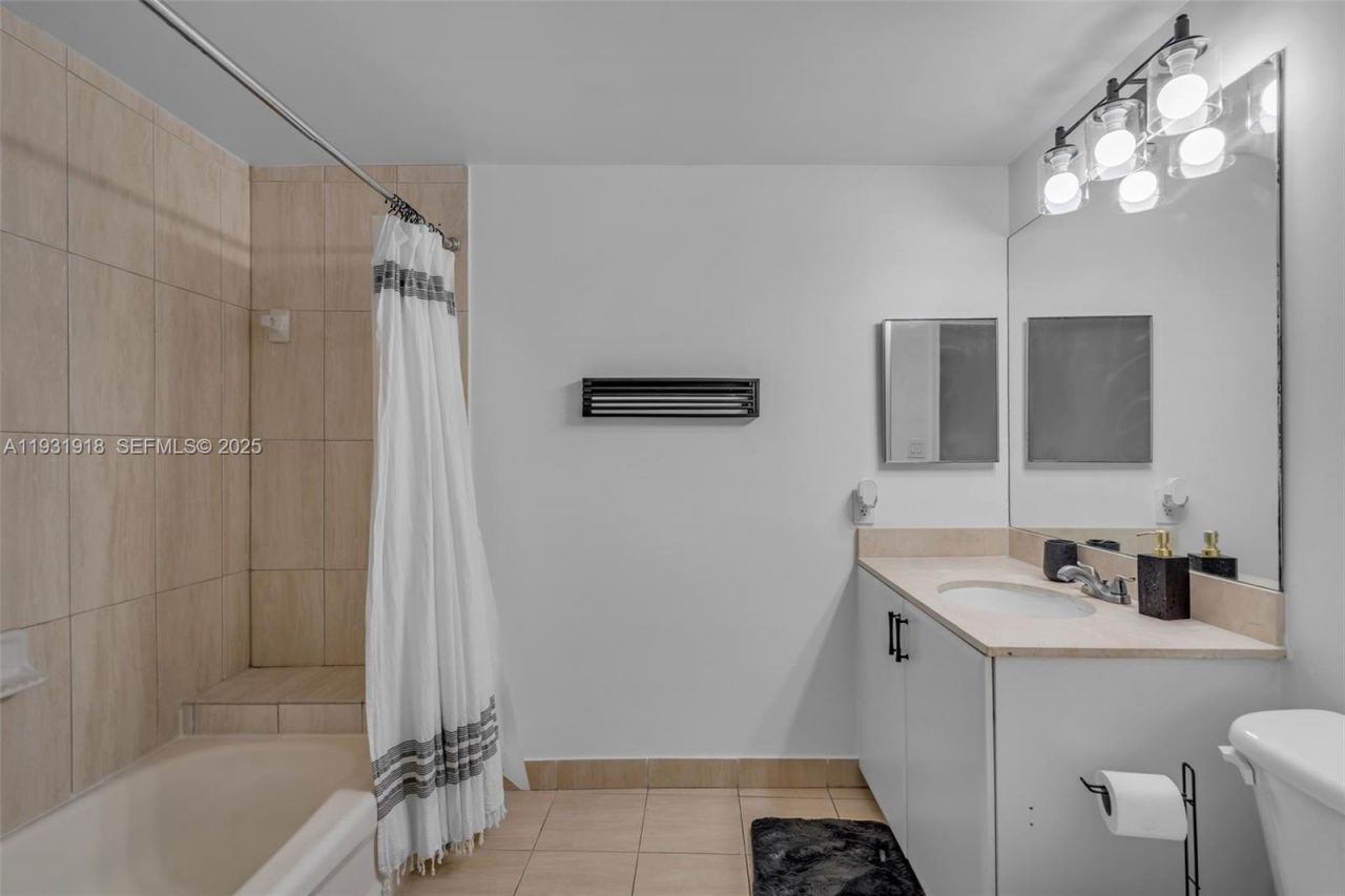 1750 N Bayshore Dr, Unit 1204, Miami, FL 33132 Photo